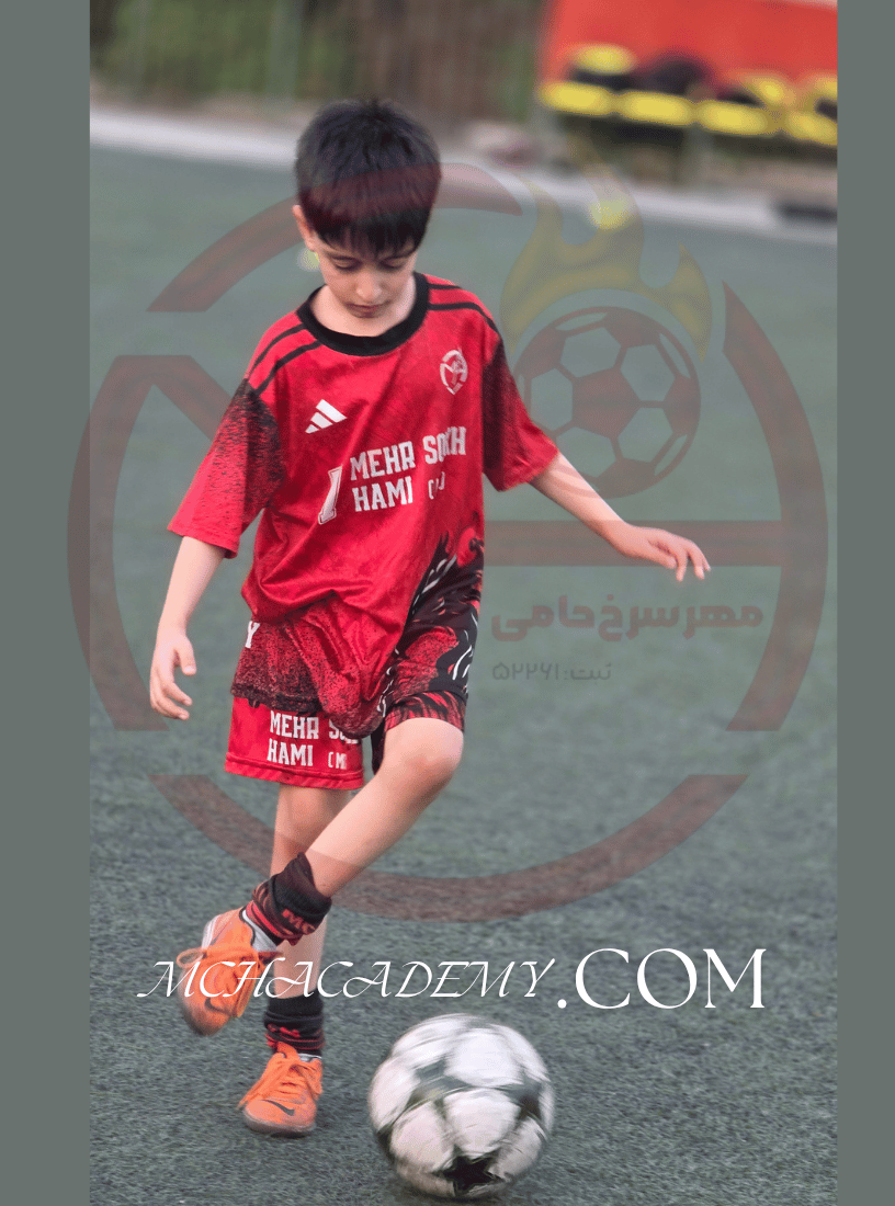 نونهال آکادمی مهر سرخ حامی